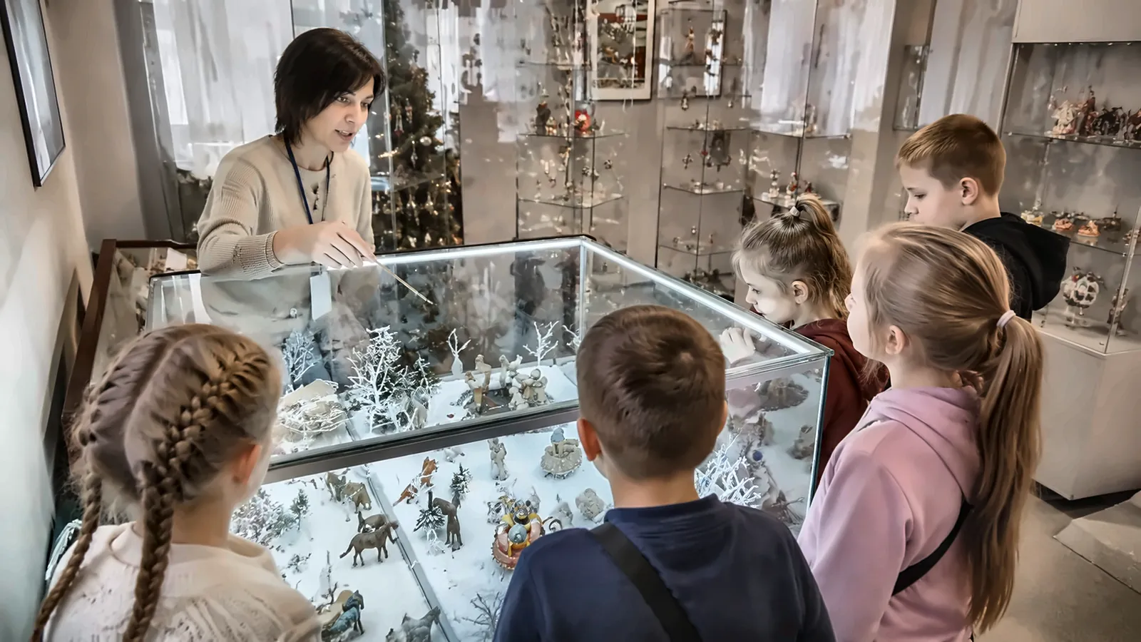 Клинское подворье «Мультяшки и волшебные стекляшки» — экскурсия для школьников в Москве